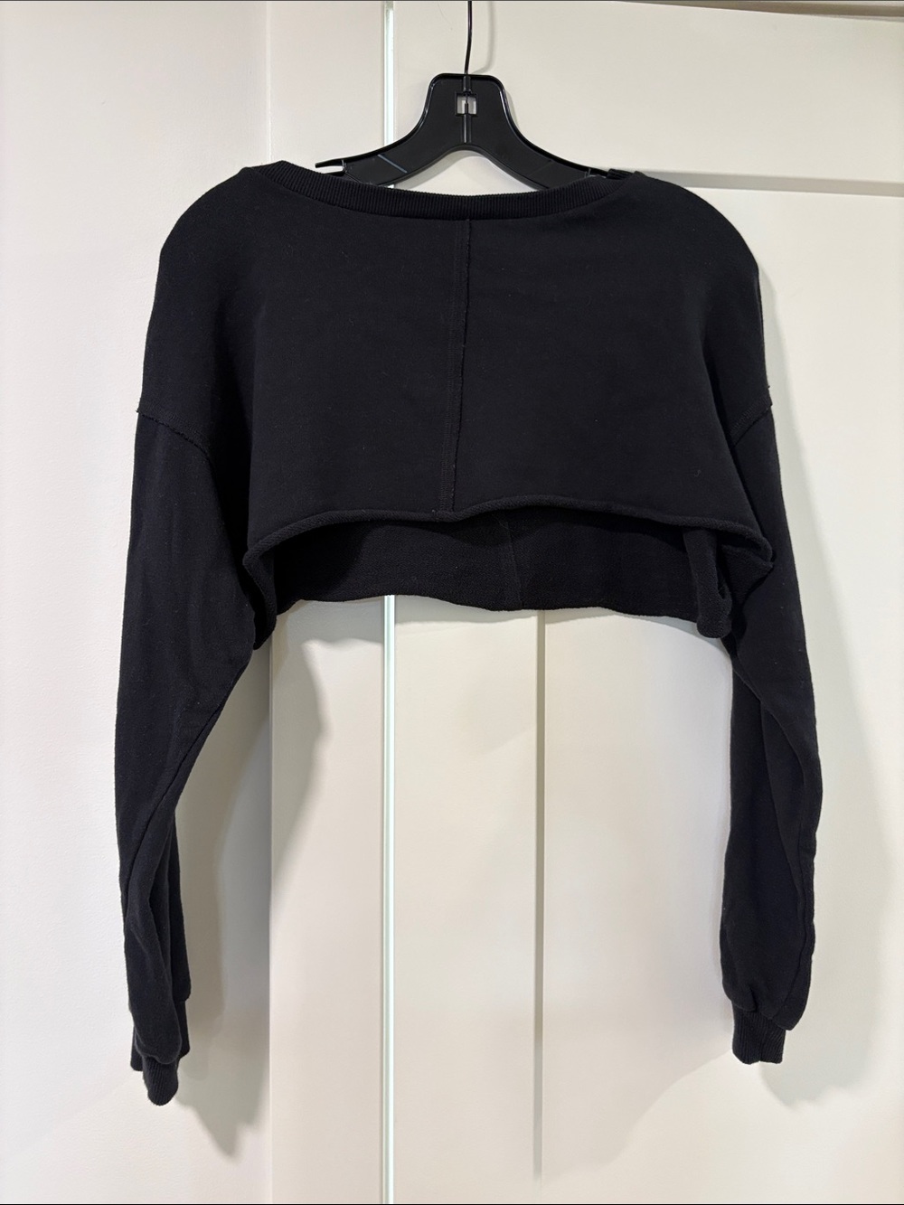 Black super Cropped Long-Sleeve Women's Top